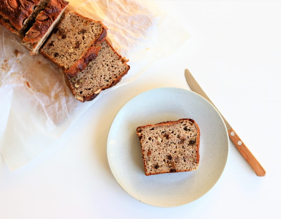 Kwarkbrood met gedroogde vruchten en noten