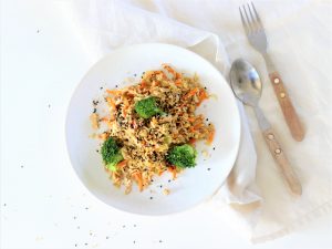 vegan/vegetarische nasi met broccoli
