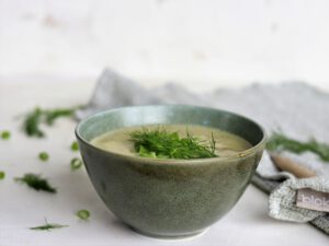 Romige courgette-koolrabi soep met dille