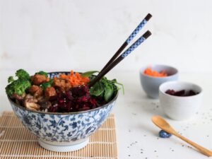 Pokebowl met wortel- en bietpickles
