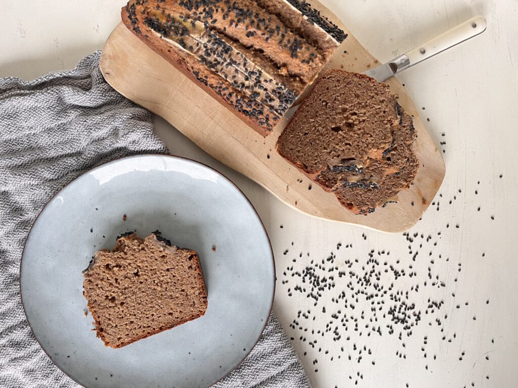 Eiwitrijk bananenbrood met tahin